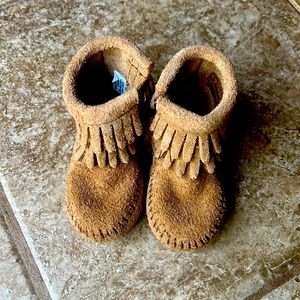 MINNETONKA Baby Moccasins